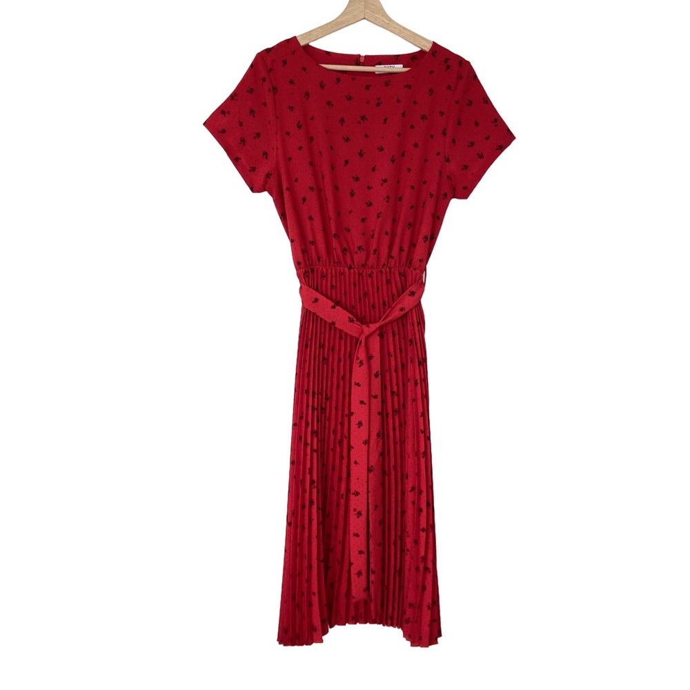 SUZY SHIER RED/BLACK FLORAL SHORT SLEEVED BELTED PLEATED MIDI DRESS , MEDIUM